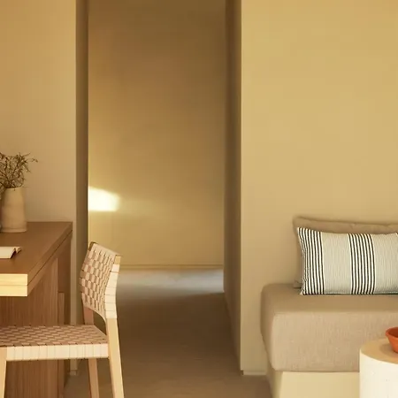 Parocks Luxury & أمبيلاس