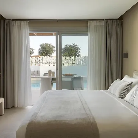 Parocks Luxury & أمبيلاس