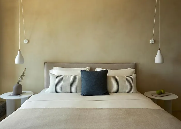 Hotel Parocks Luxury & Ampelas