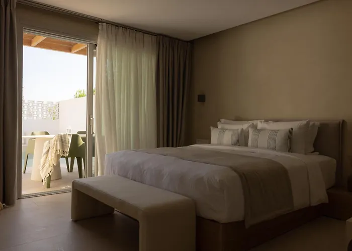 Hotel Parocks Luxury & Ampelas