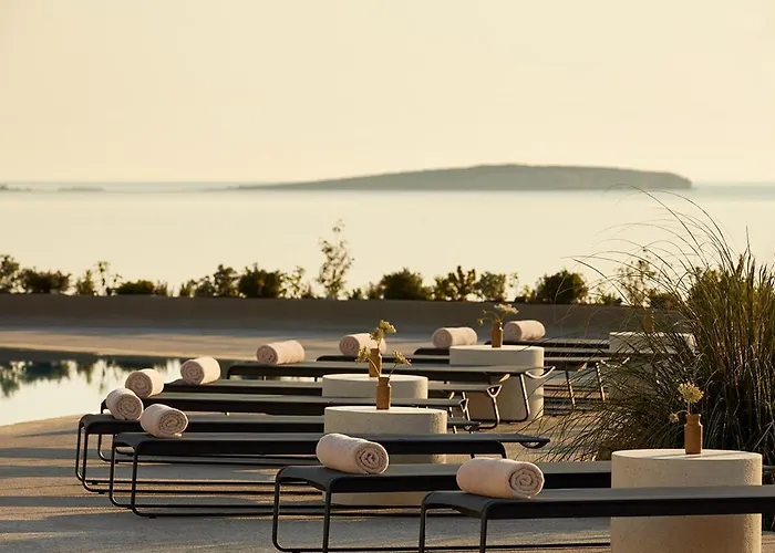 Parocks Luxury & Hotel Ambelas